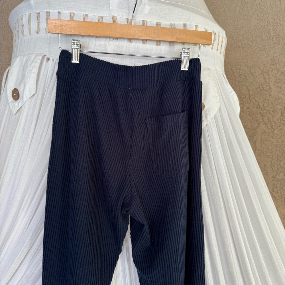 ALO Yoga Navy Ribbed Joggers - Picture 4 of 4